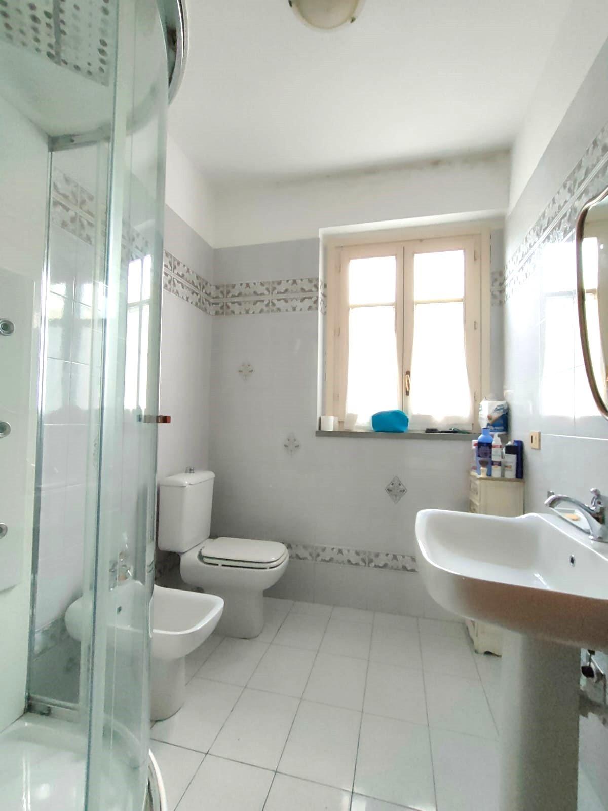 Immagine 10 di Appartamento in vendita  a Massa