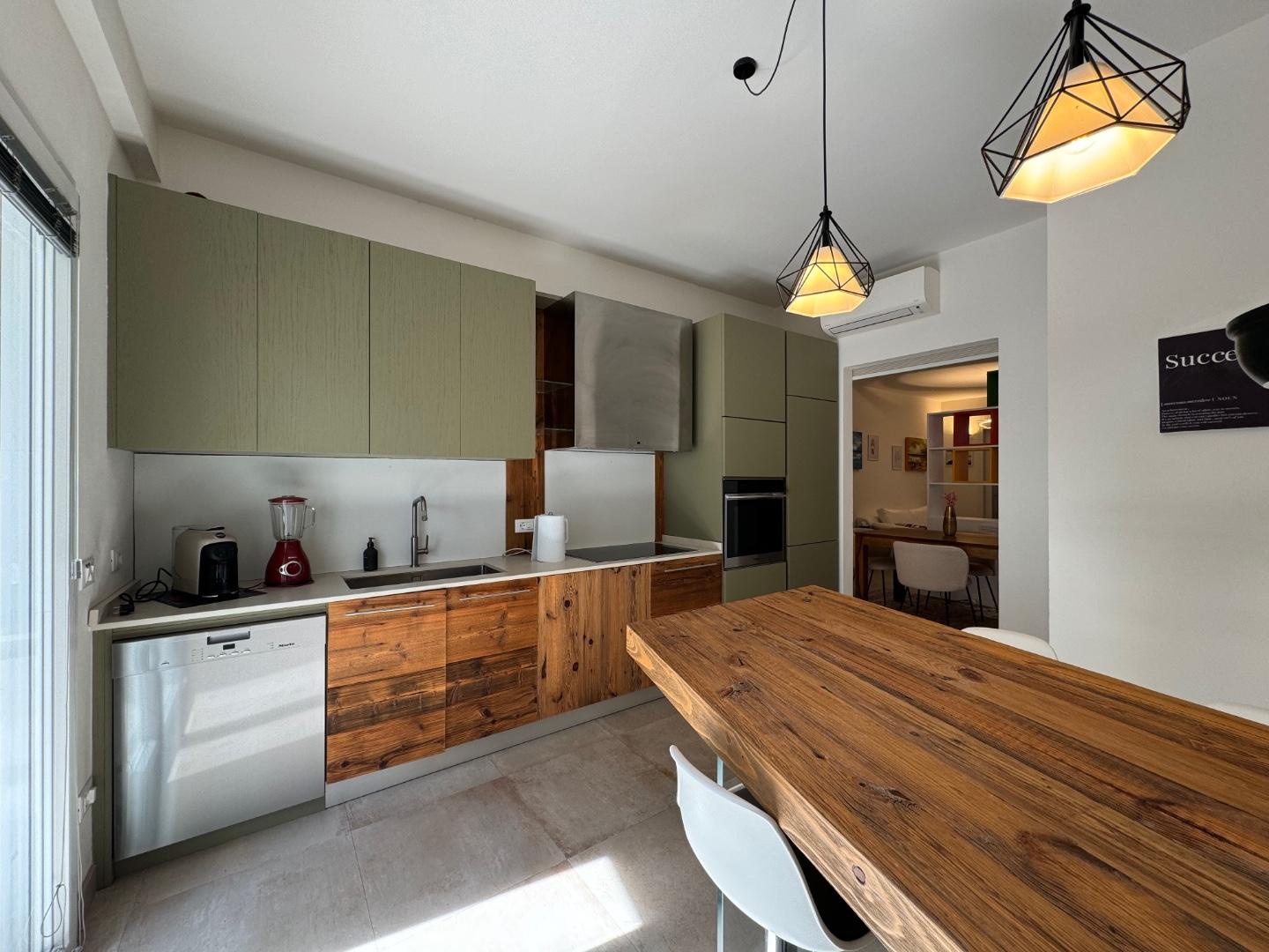 Immagine 5 di Appartamento in affitto  a Montignoso