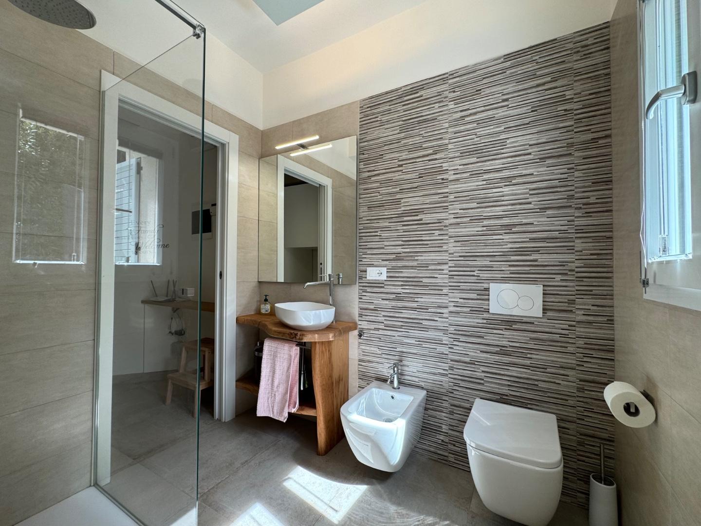 Immagine 12 di Appartamento in affitto  a Montignoso