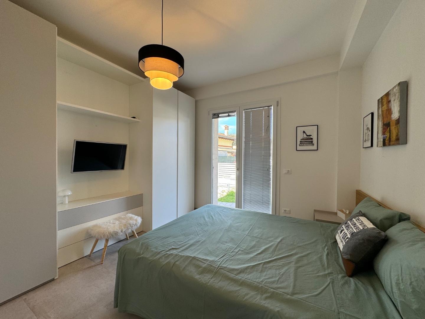 Immagine 8 di Appartamento in affitto  a Montignoso