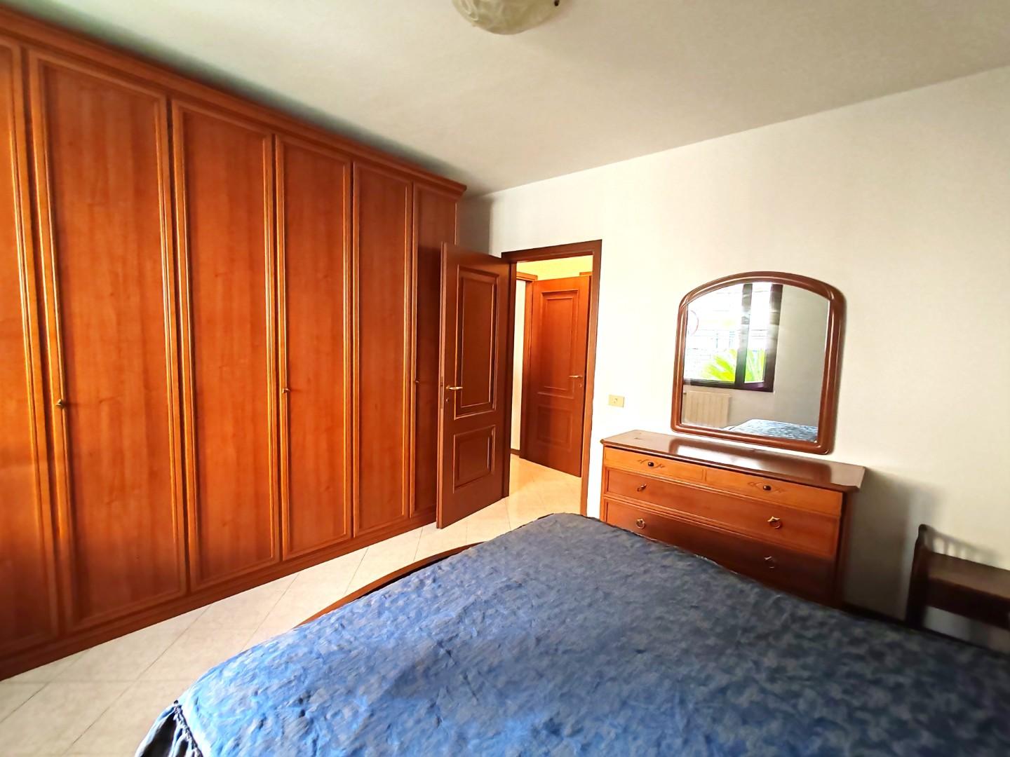 Immagine 8 di Appartamento in vendita  a Montignoso