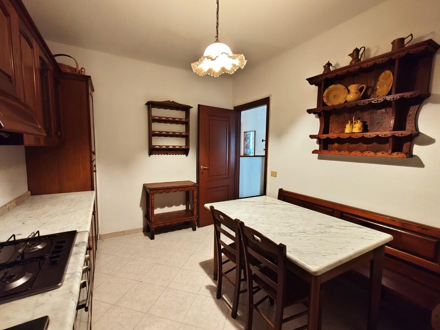 Immagine 2 di Appartamento in vendita  a Montignoso