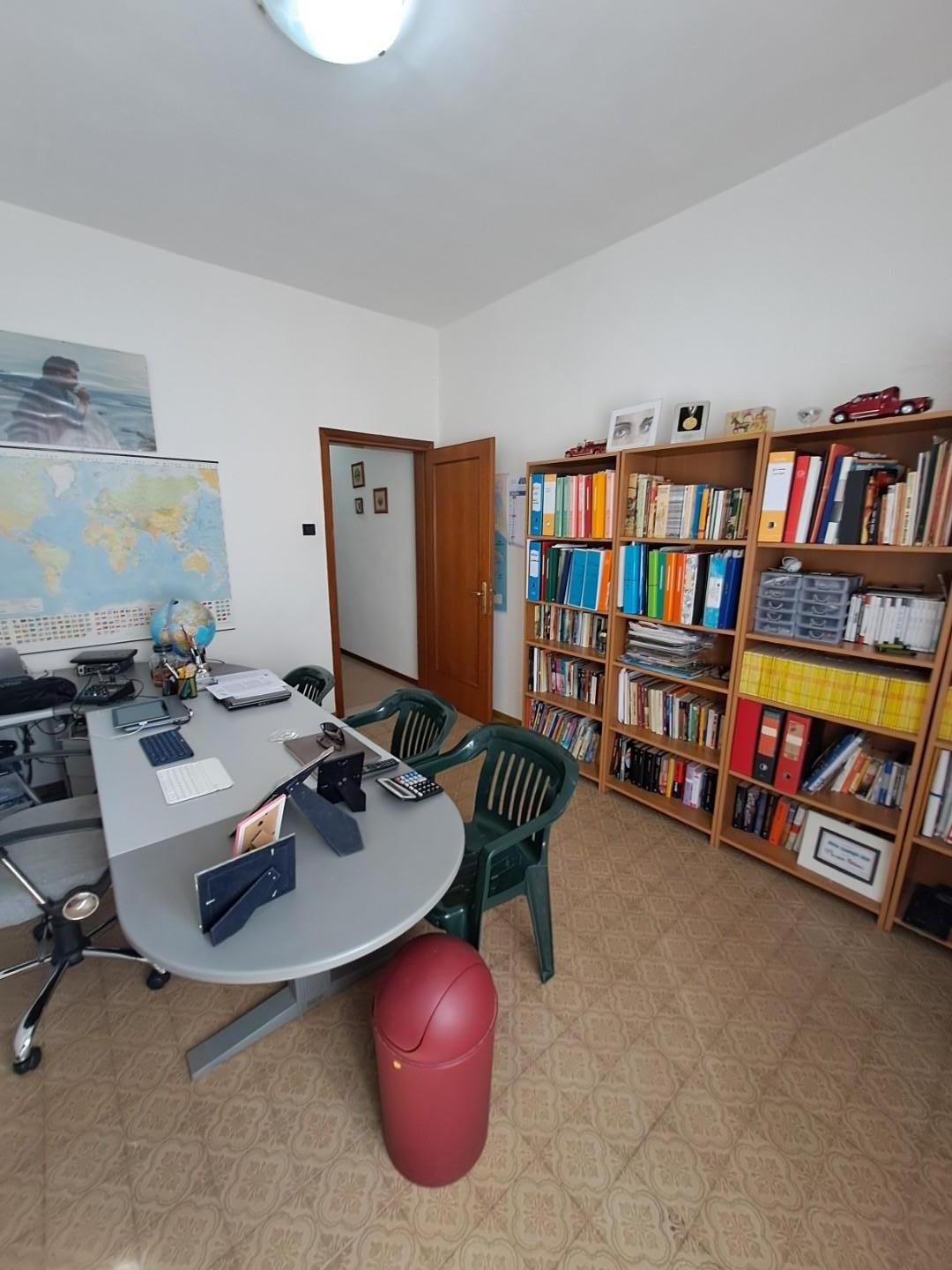 Immagine 24 di Appartamento in vendita  a Livorno