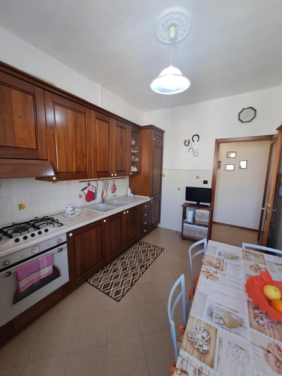 Immagine 11 di Appartamento in vendita  a Livorno