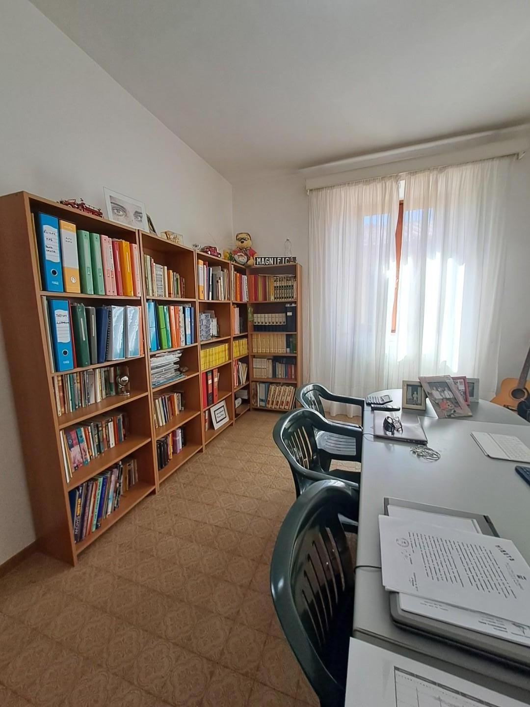 Immagine 25 di Appartamento in vendita  a Livorno