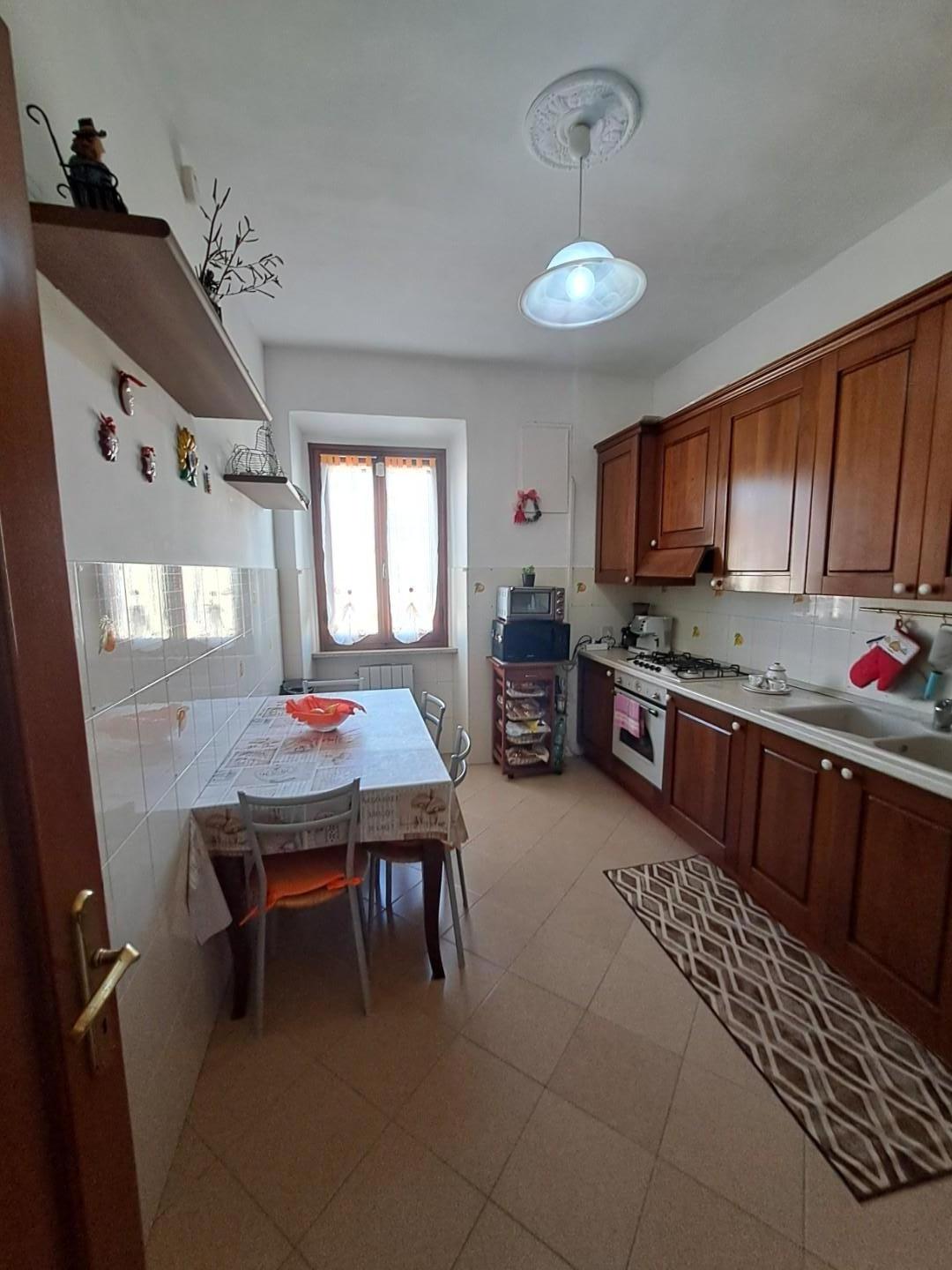 Immagine 13 di Appartamento in vendita  a Livorno