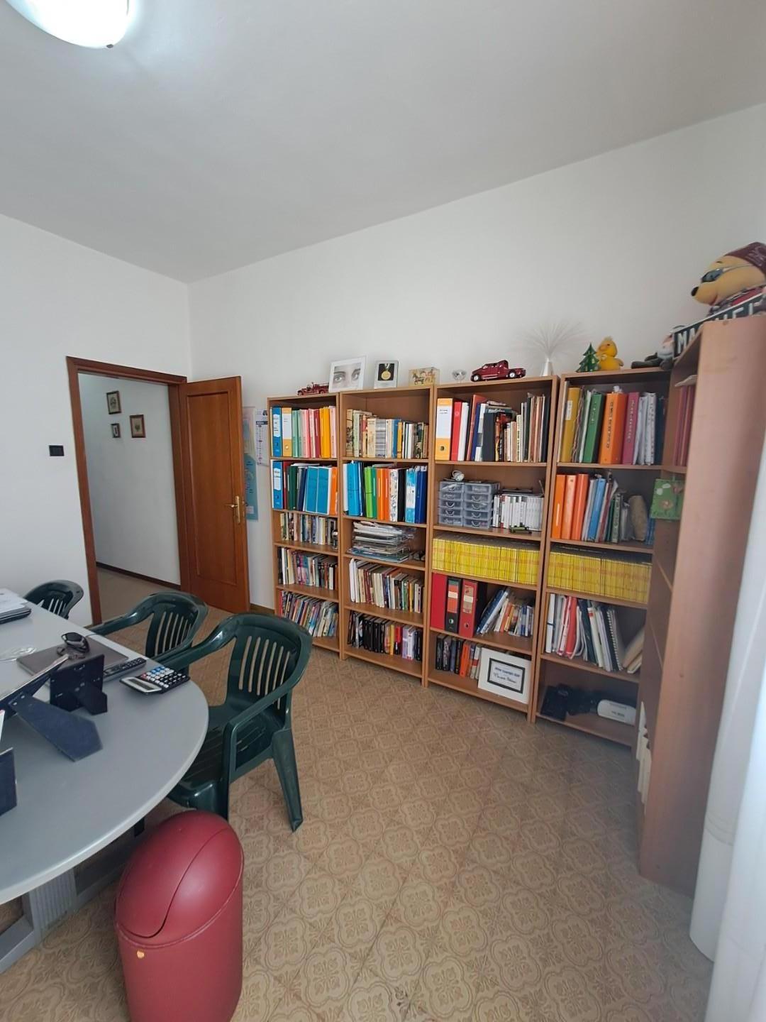 Immagine 22 di Appartamento in vendita  a Livorno