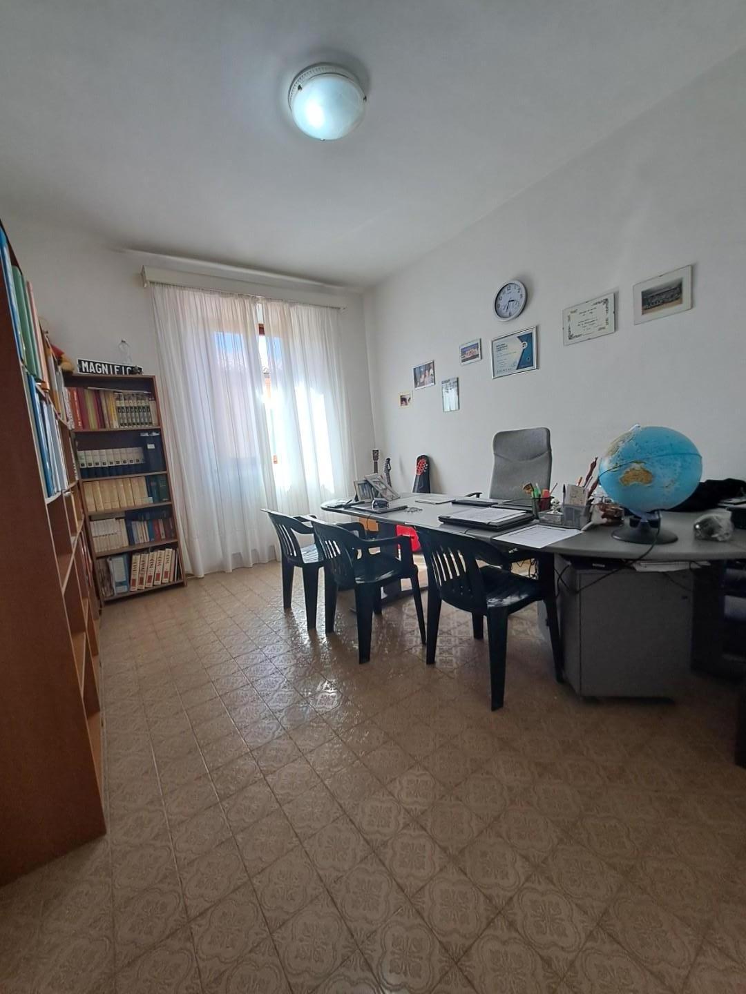 Immagine 7 di Appartamento in vendita  a Livorno