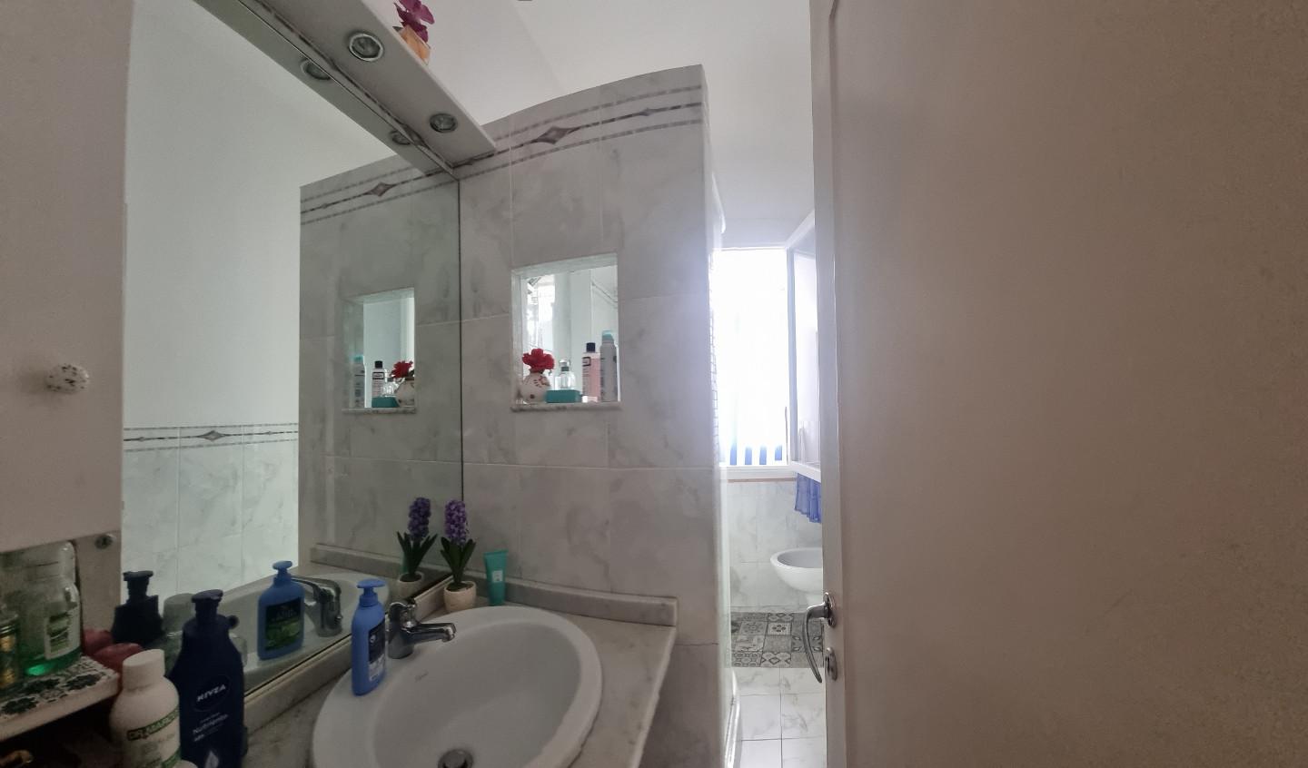 Immagine 18 di Appartamento in vendita  a Livorno