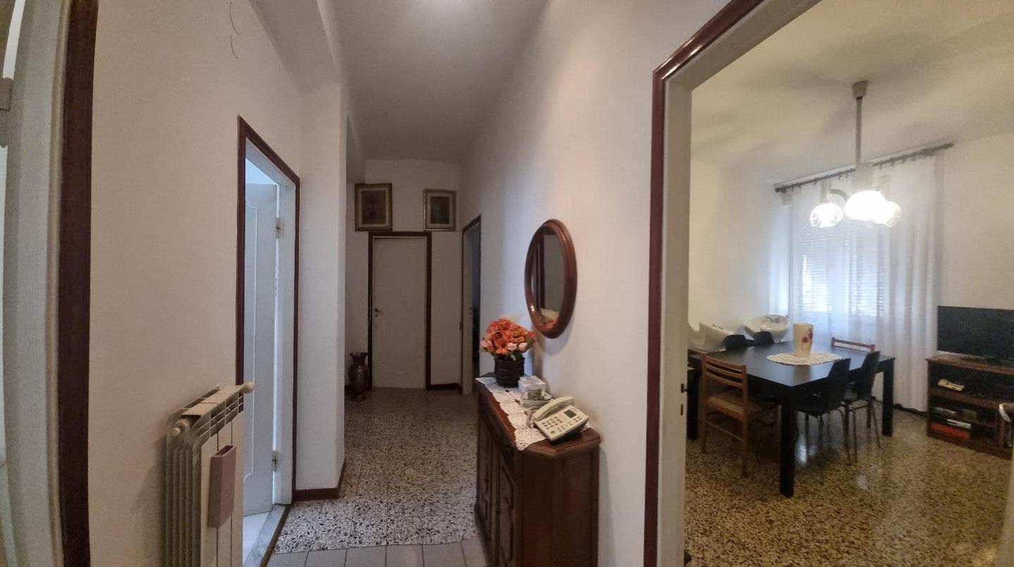 Immagine 8 di Appartamento in vendita  a Livorno