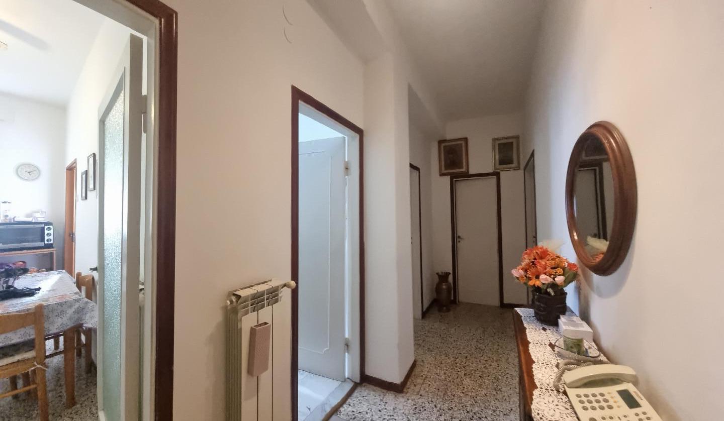 Immagine 1 di Appartamento in vendita  a Livorno