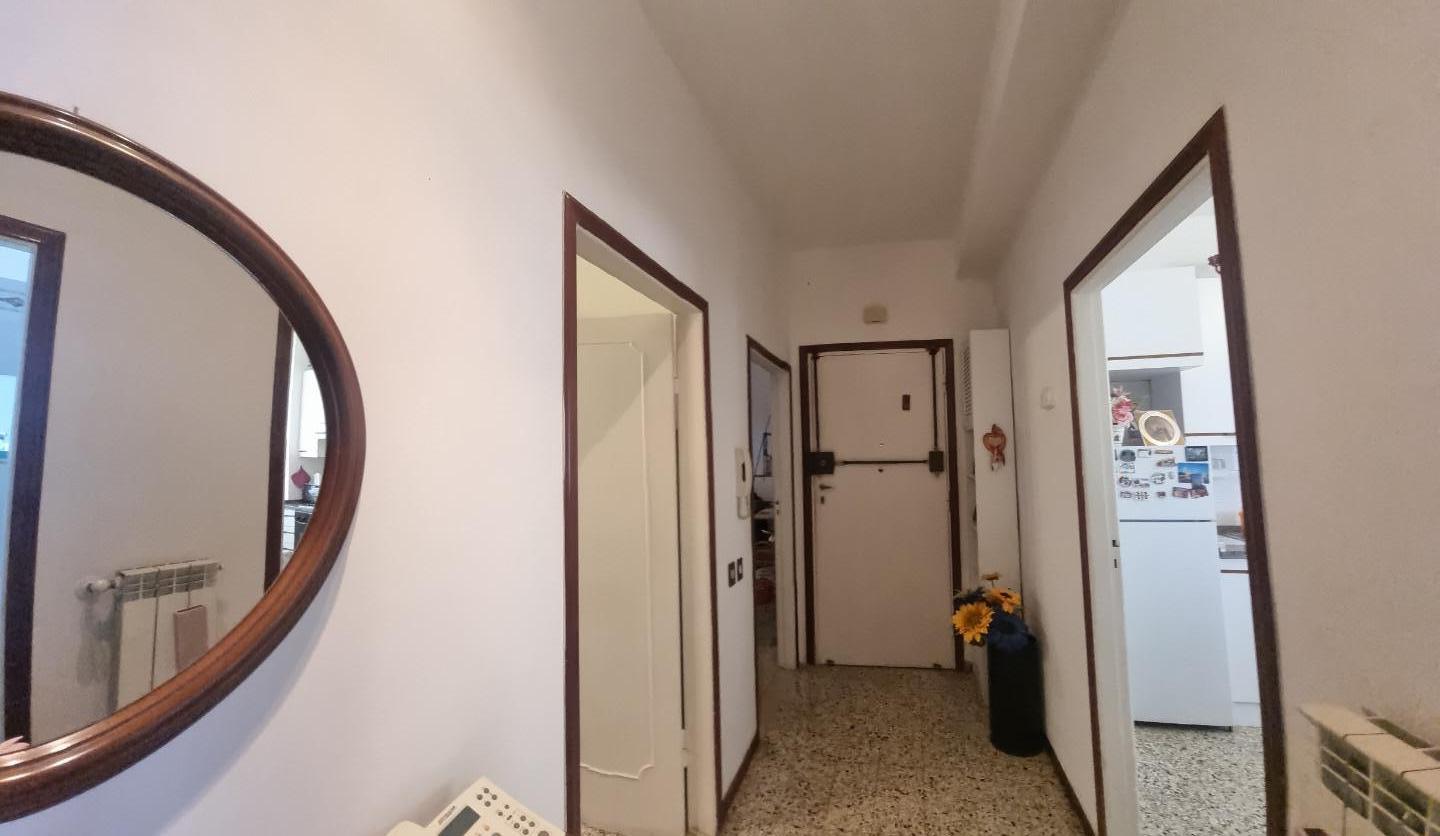 Immagine 3 di Appartamento in vendita  a Livorno