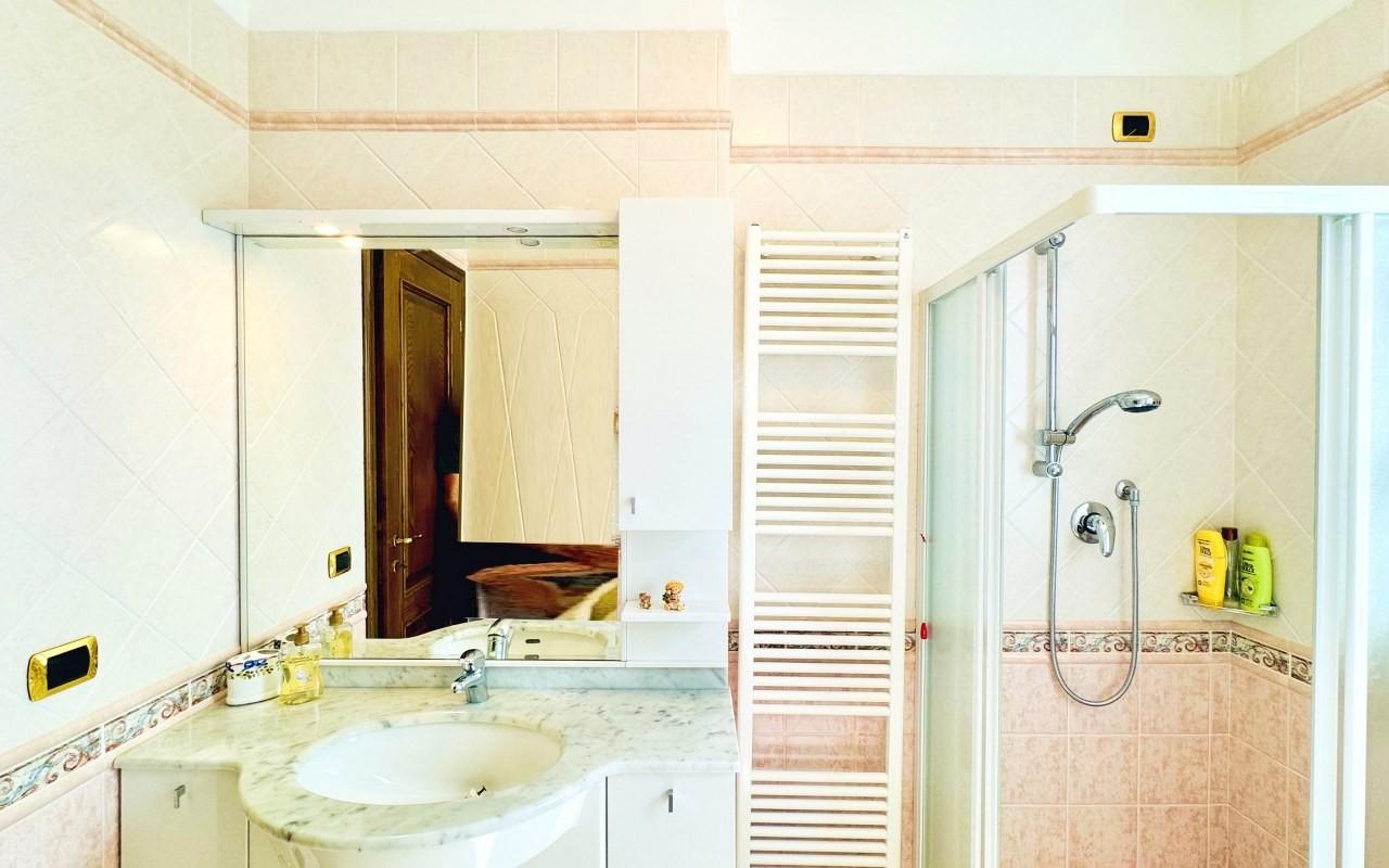 Immagine 25 di Villa in vendita  a Pietrasanta