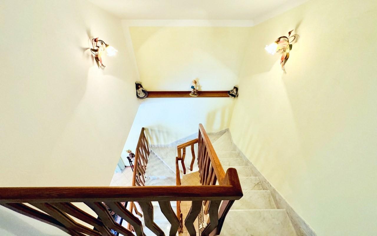 Immagine 43 di Villa in vendita  a Pietrasanta