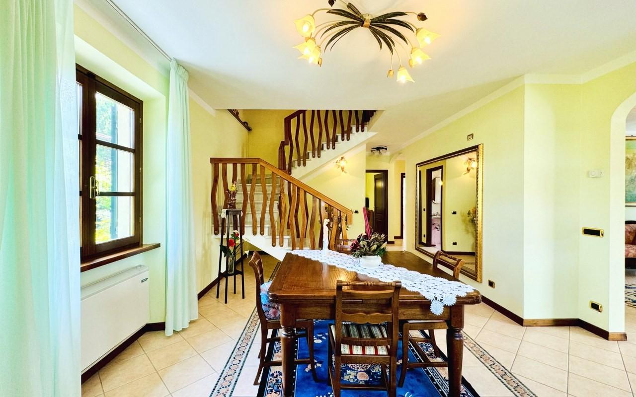 Immagine 6 di Villa in vendita  a Pietrasanta