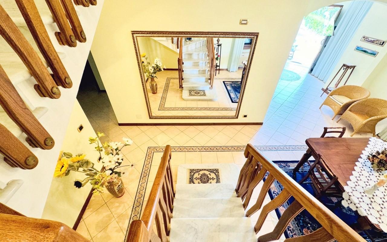 Immagine 44 di Villa in vendita  a Pietrasanta