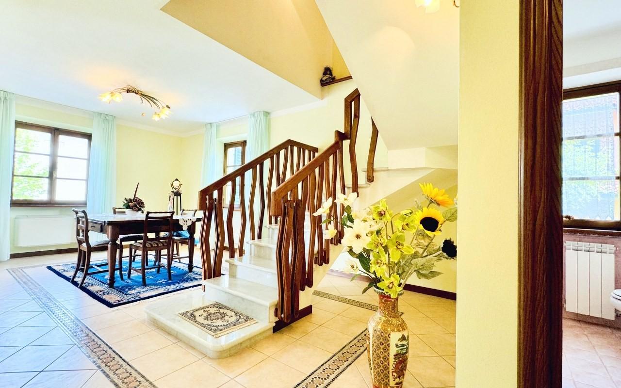 Immagine 29 di Villa in vendita  a Pietrasanta