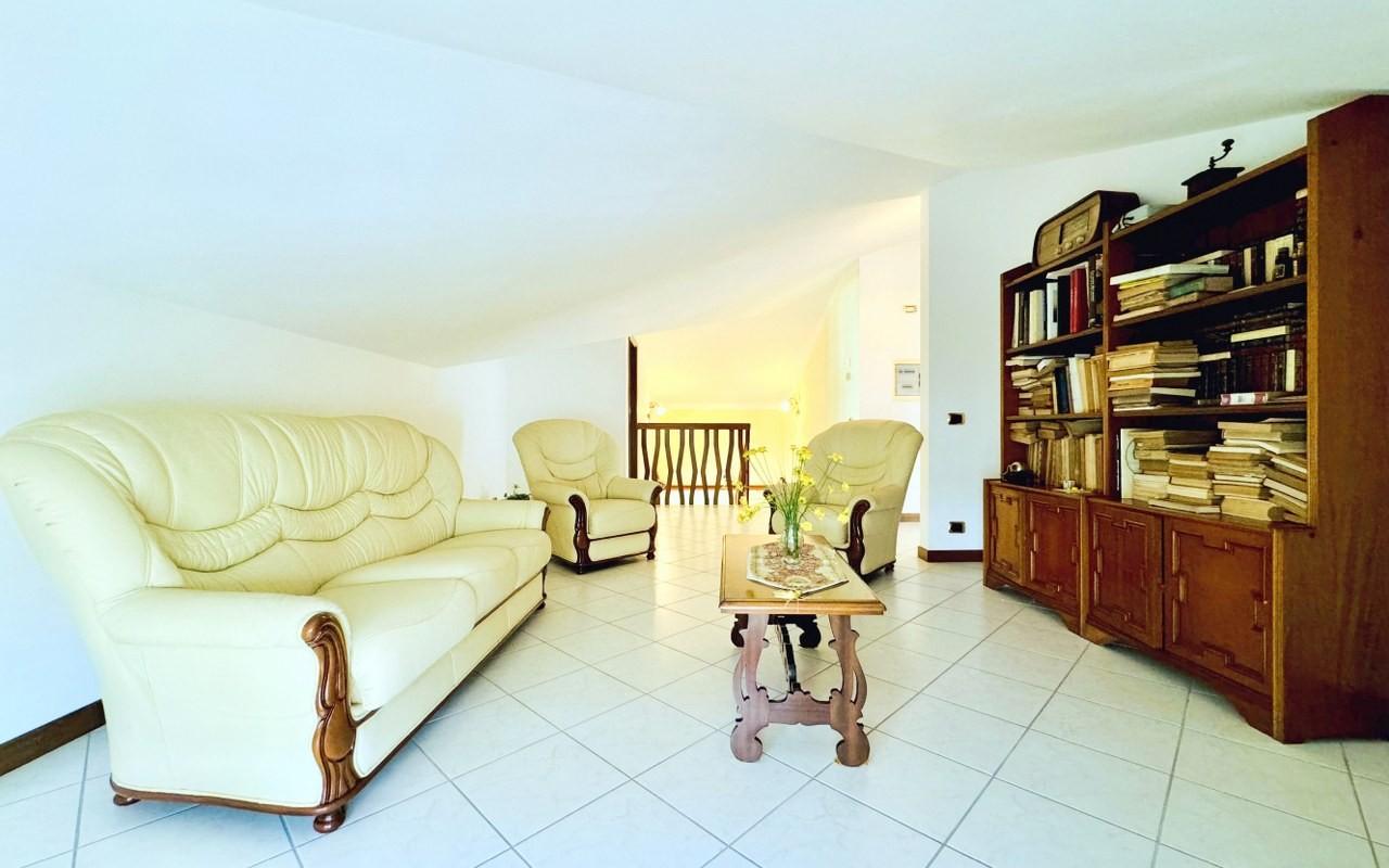 Immagine 37 di Villa in vendita  a Pietrasanta