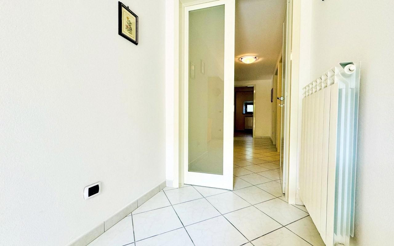 Immagine 52 di Villa in vendita  a Pietrasanta