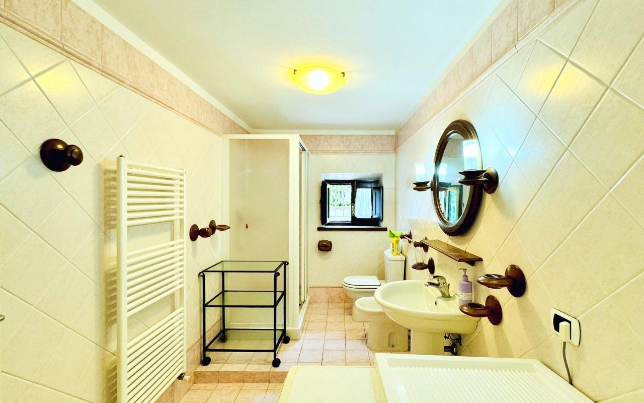 Immagine 55 di Villa in vendita  a Pietrasanta