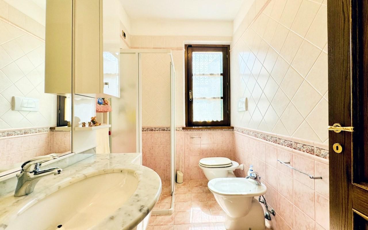 Immagine 24 di Villa in vendita  a Pietrasanta