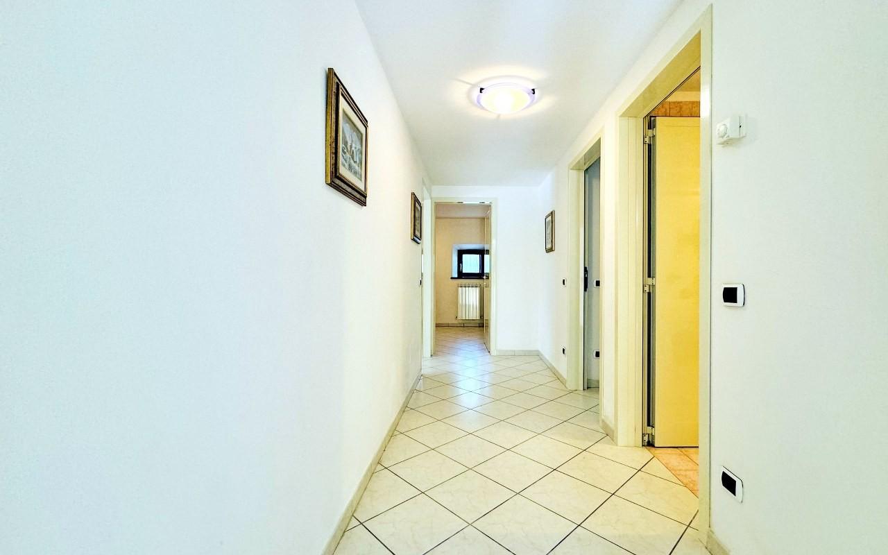 Immagine 53 di Villa in vendita  a Pietrasanta