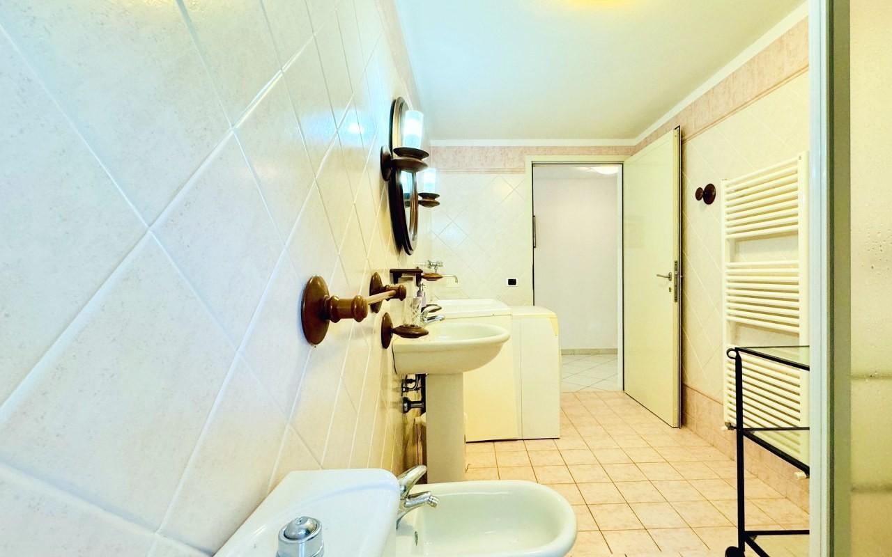 Immagine 58 di Villa in vendita  a Pietrasanta