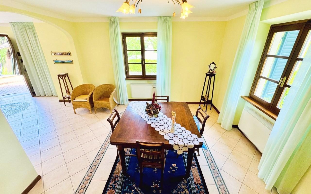 Immagine 31 di Villa in vendita  a Pietrasanta