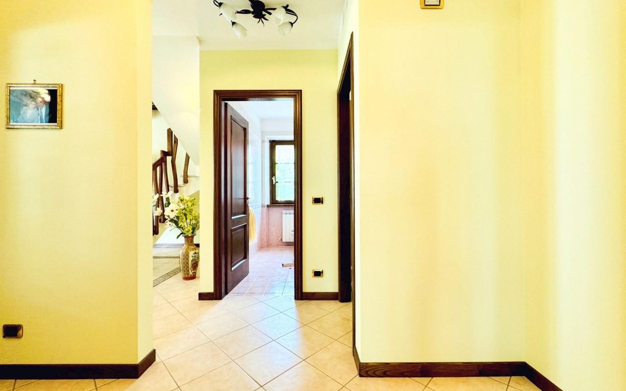 Immagine 28 di Villa in vendita  a Pietrasanta