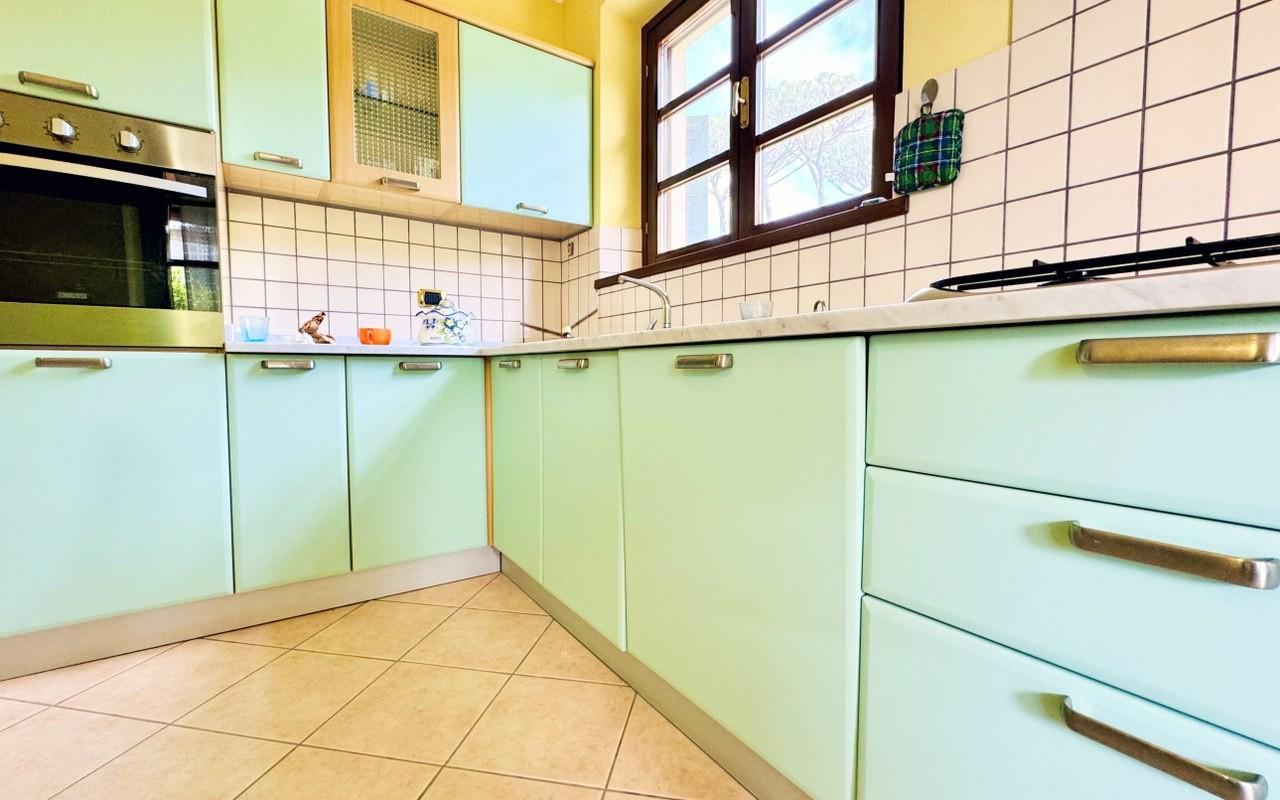 Immagine 11 di Villa in vendita  a Pietrasanta