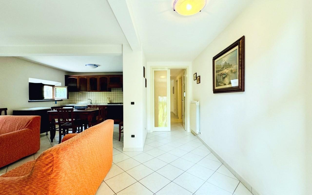 Immagine 46 di Villa in vendita  a Pietrasanta