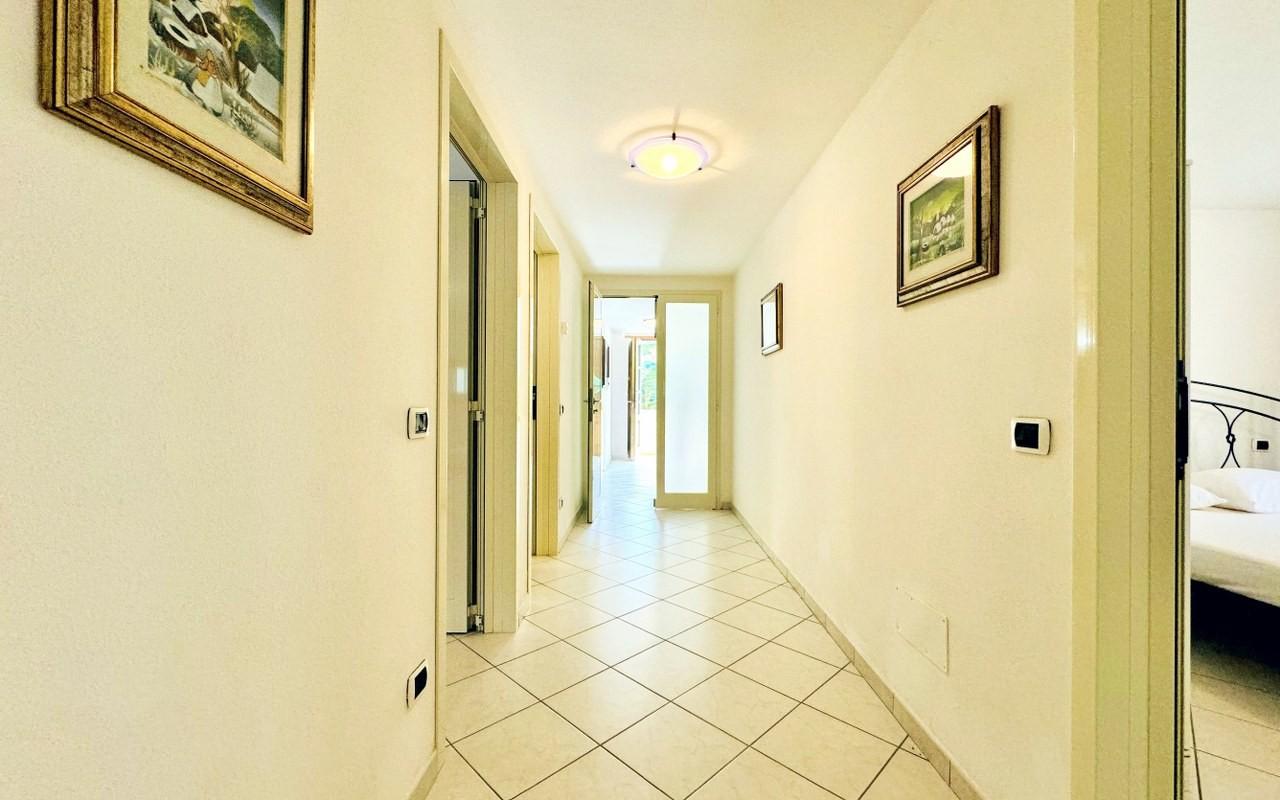 Immagine 67 di Villa in vendita  a Pietrasanta