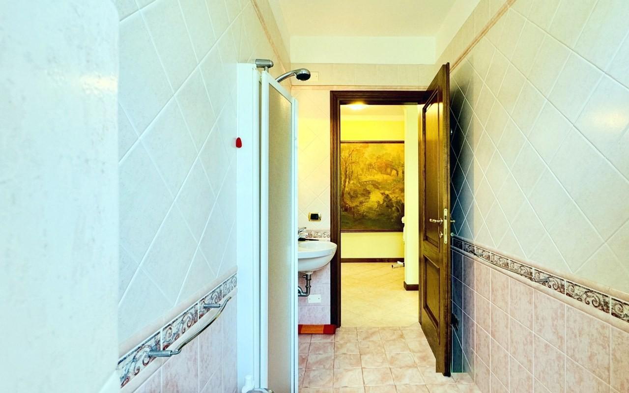 Immagine 15 di Villa in vendita  a Pietrasanta