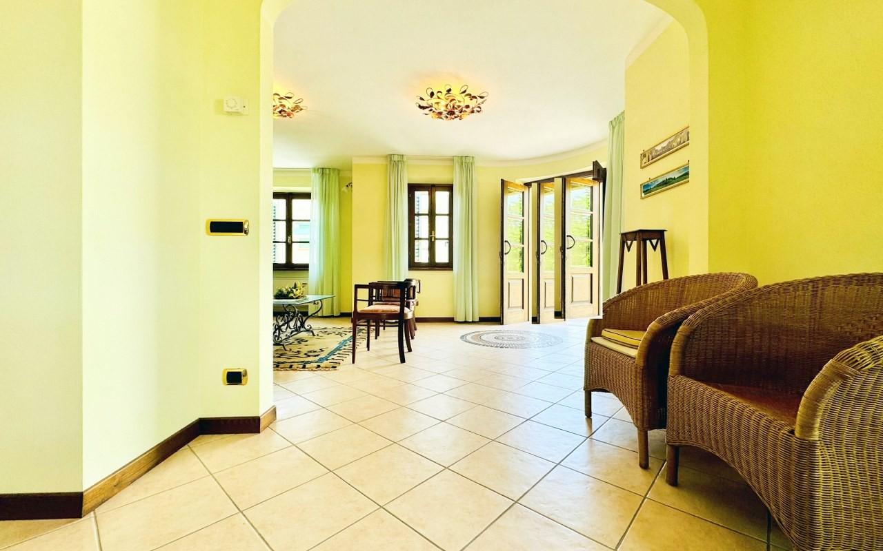 Immagine 32 di Villa in vendita  a Pietrasanta