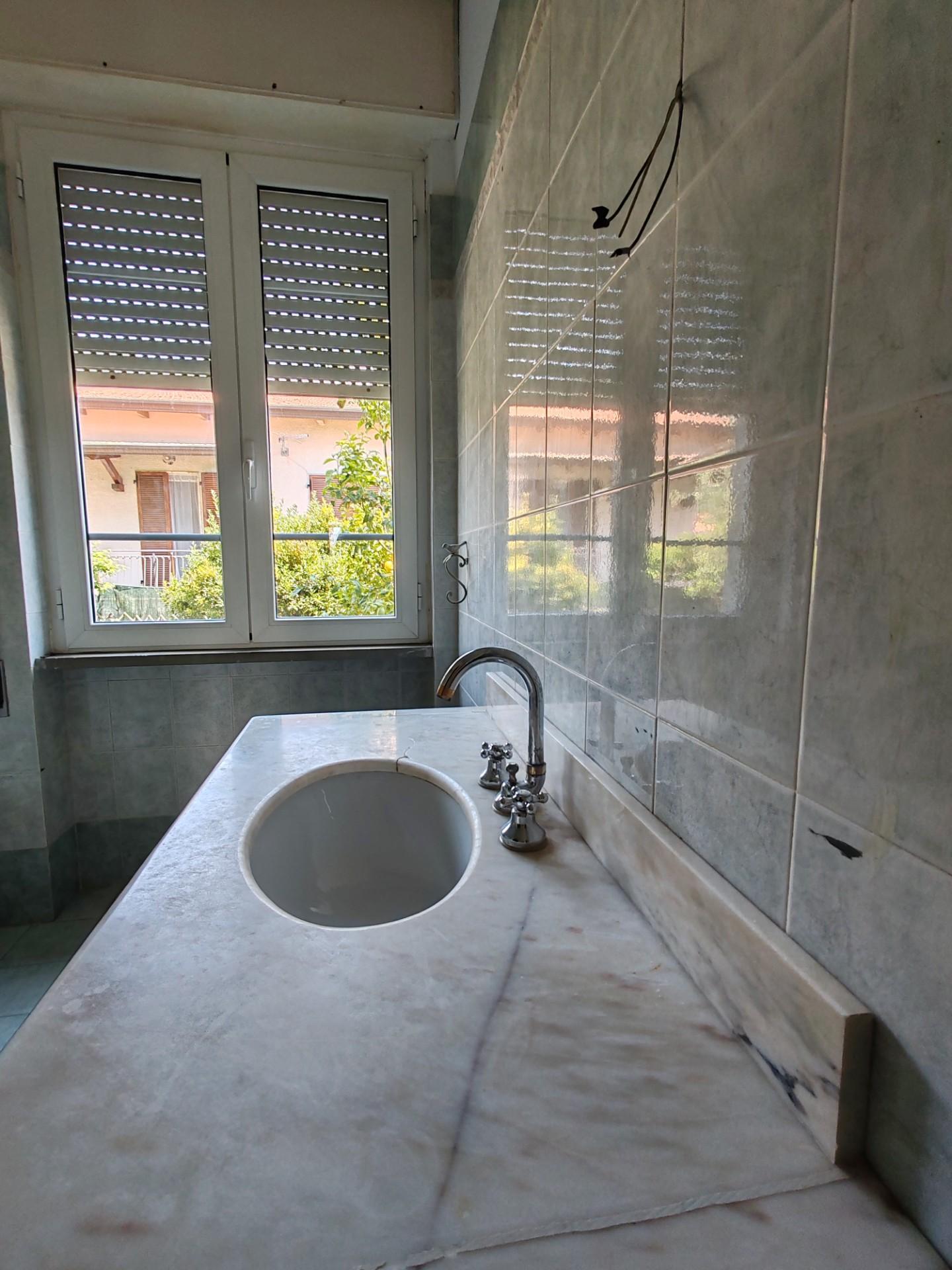 Immagine 17 di Appartamento in vendita  a Massa