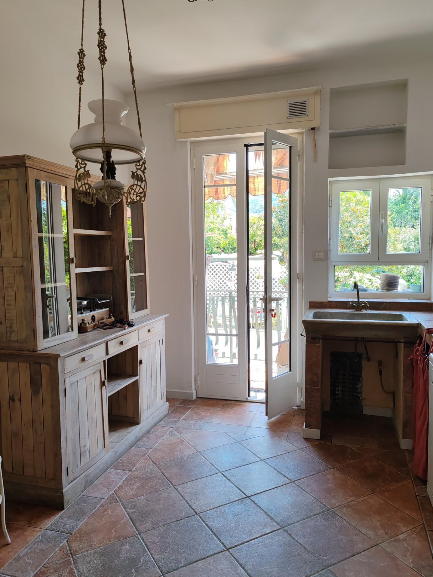 Immagine 5 di Appartamento in vendita  a Massa