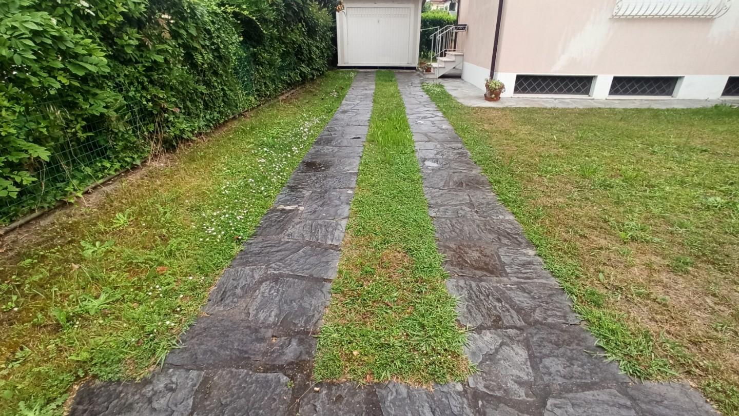 Immagine 25 di Casa semindipendente in vendita  a Pietrasanta