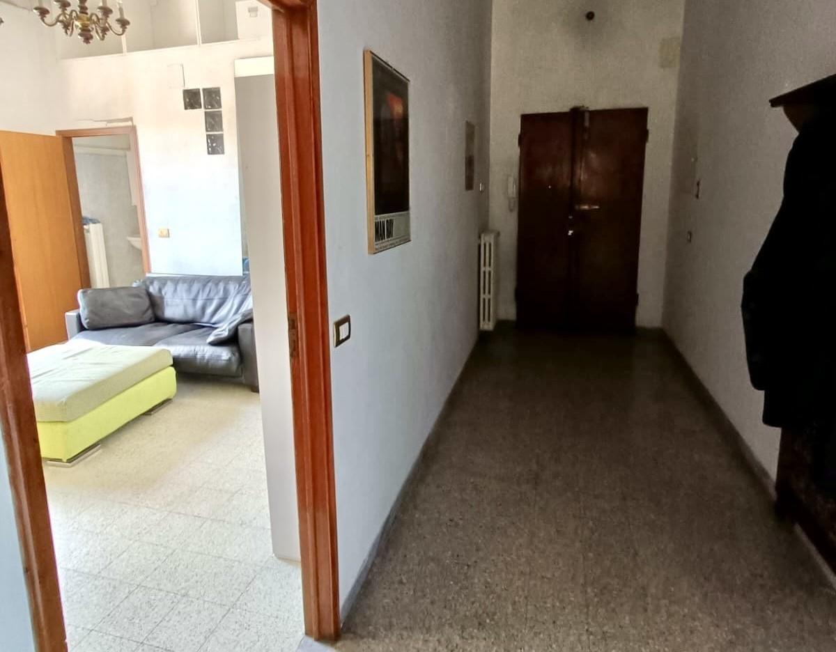 Immagine 12 di Appartamento in vendita  a Siena