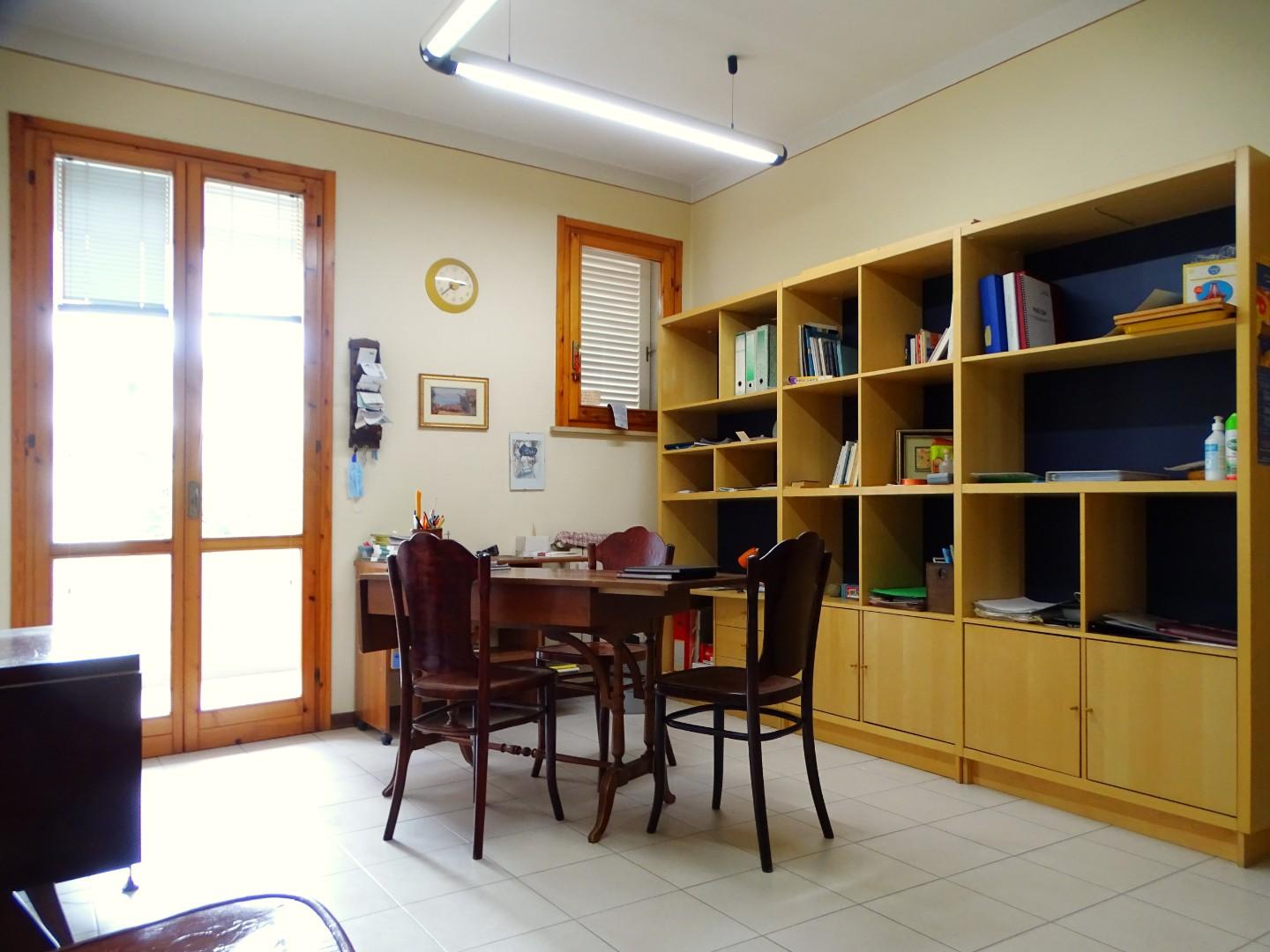 Immagine 3 di Ufficio in vendita  a San Miniato