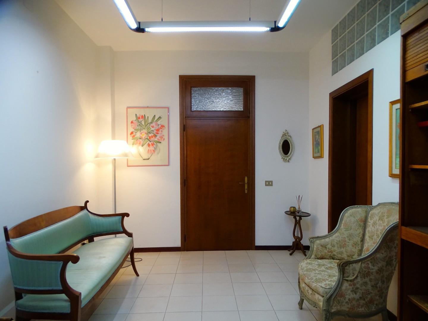 Immagine 6 di Ufficio in vendita  a San Miniato