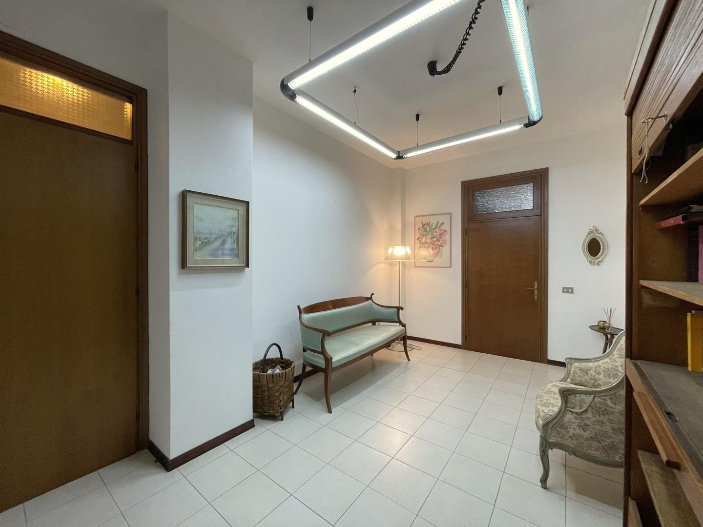 Immagine 2 di Ufficio in vendita  a San Miniato