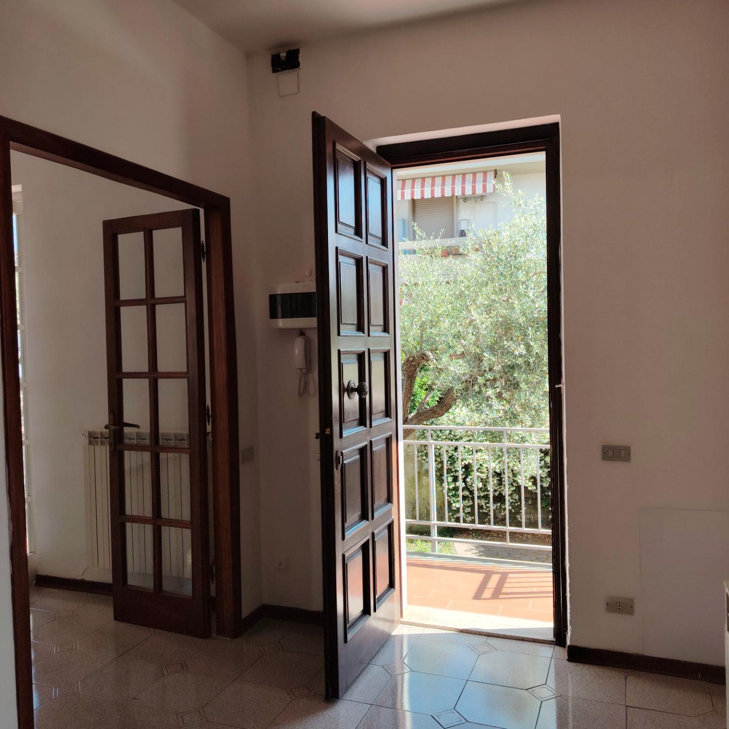 Immagine 2 di Casa trifamiliare in vendita  a Carrara