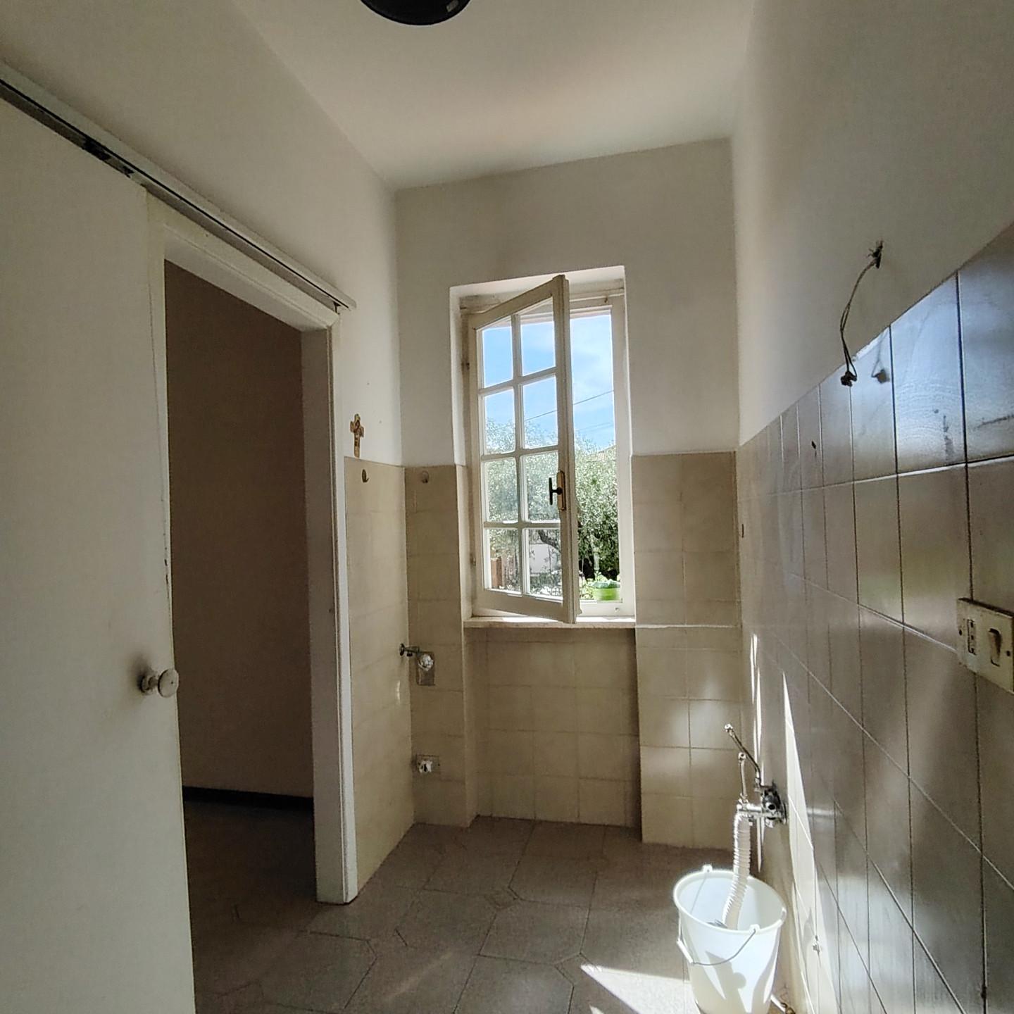 Immagine 8 di Casa trifamiliare in vendita  a Carrara