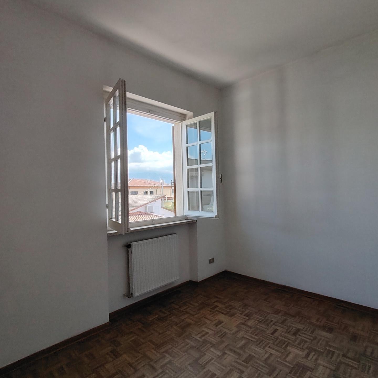 Immagine 13 di Casa trifamiliare in vendita  a Carrara