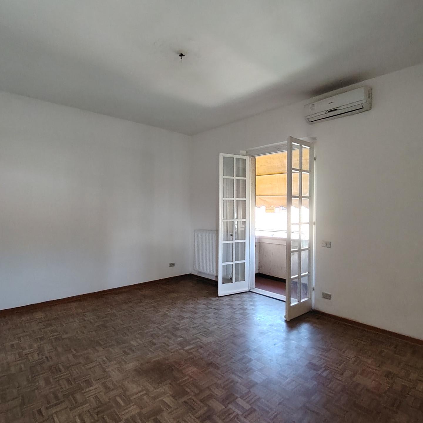 Immagine 11 di Casa trifamiliare in vendita  a Carrara