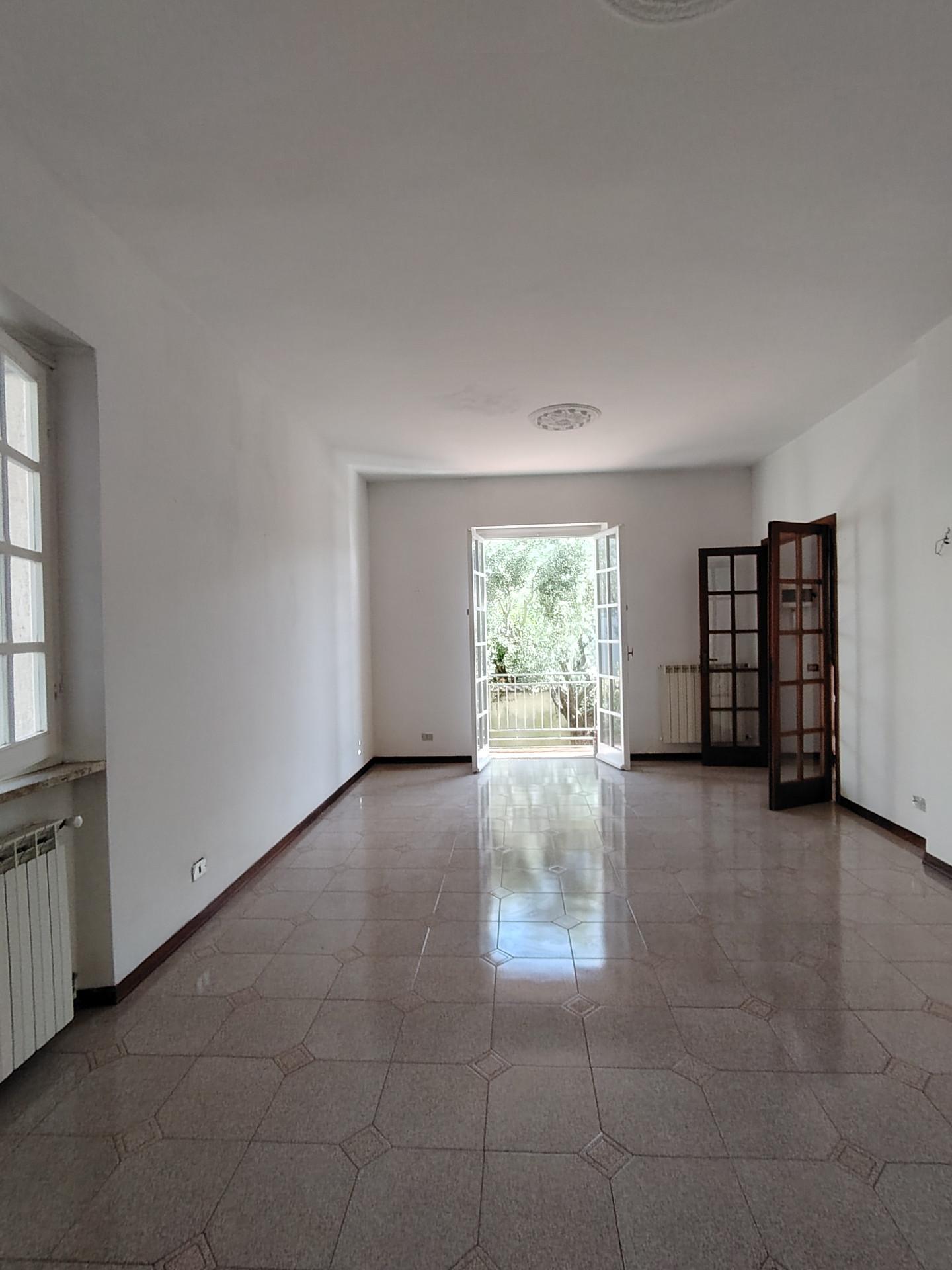 Immagine 5 di Casa trifamiliare in vendita  a Carrara