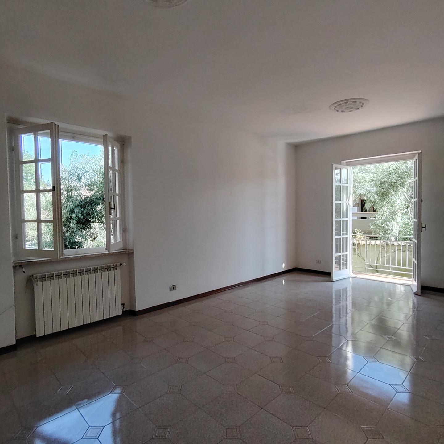 Immagine 6 di Casa trifamiliare in vendita  a Carrara