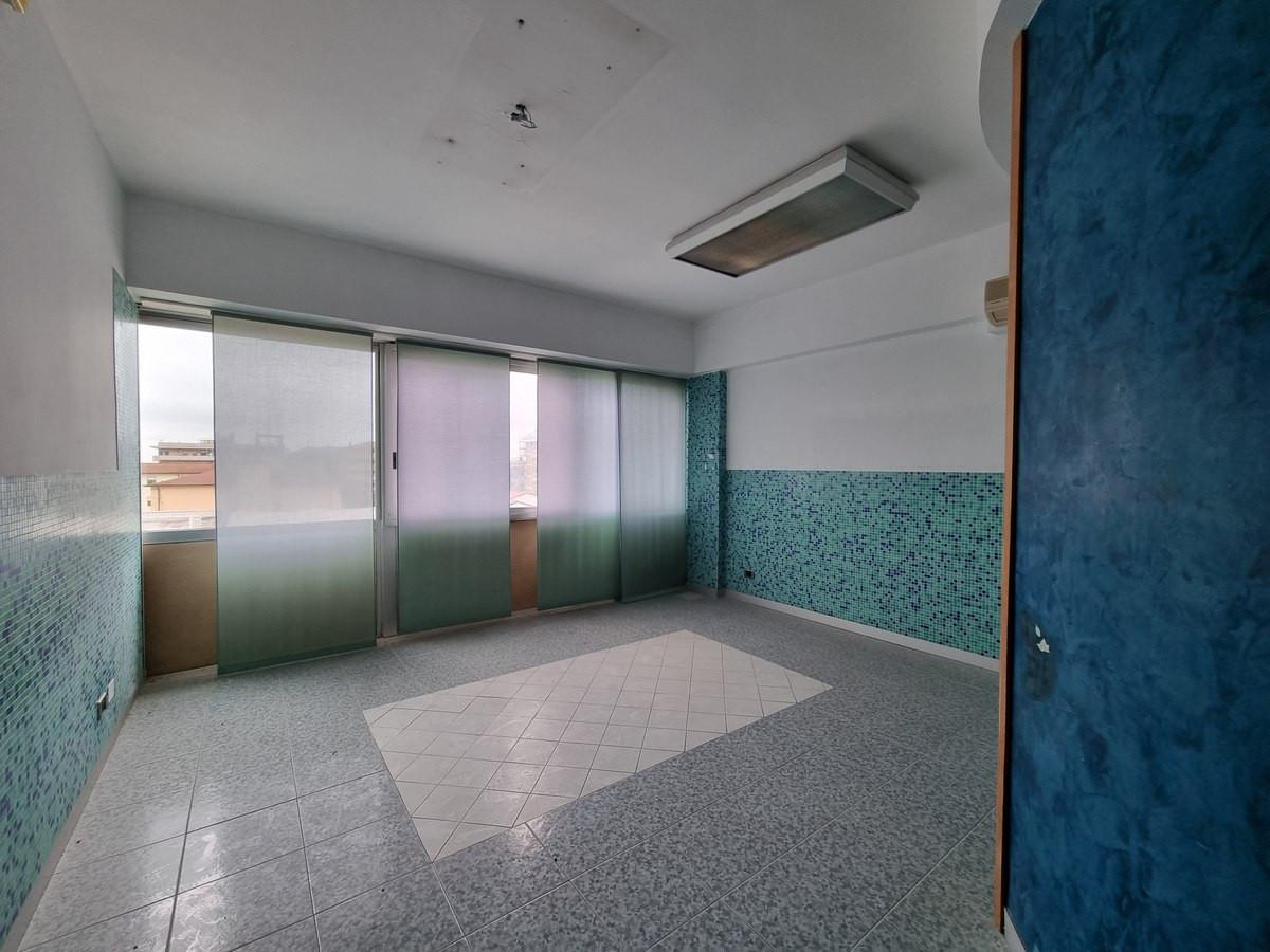 Immagine 7 di Ufficio in vendita  a Massa