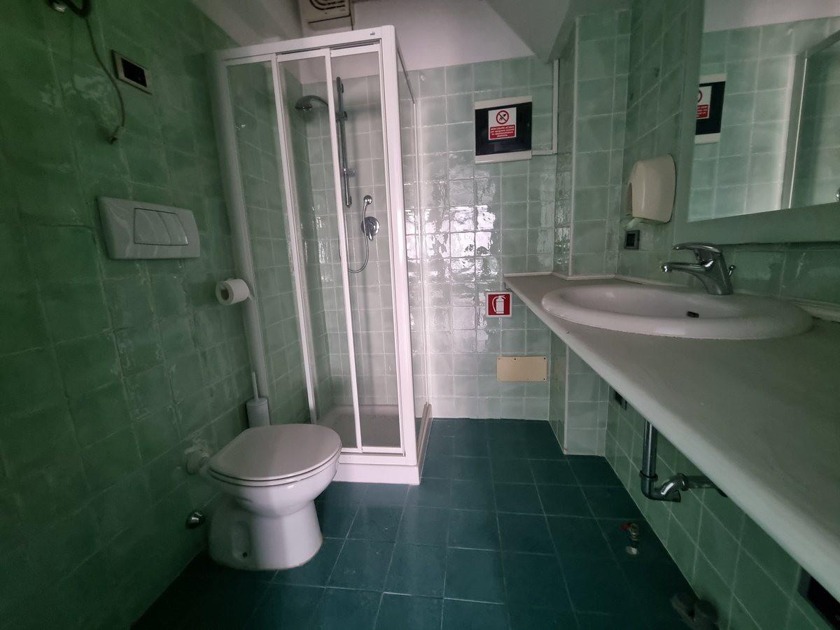 Immagine 6 di Ufficio in vendita  a Massa