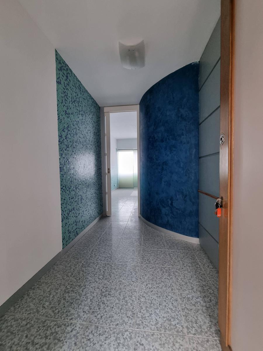 Immagine 10 di Ufficio in vendita  a Massa